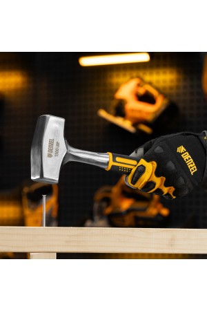 Кувалда 1,5 кг, цельнометаллическая, двухкомпонентная рукоятка Denzel