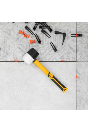 Киянка резиновая, 450 г, черно-белая, фибергласовая рукоятка c TPR покрытием Denzel