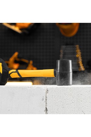 Киянка резиновая, 225 г, черная, фибергласовая рукоятка c TPR покрытием Denzel