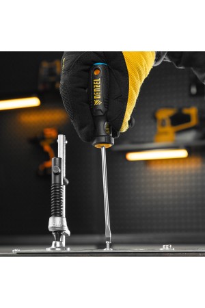 Отвертка, SL4х100 мм, S2, 3к рукоятка Denzel