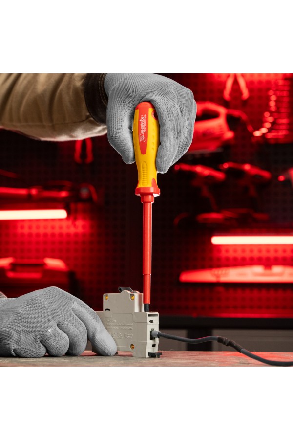 Отвертка Insulated, SL5.5 x 125 мм, CrMo, до 1000 В, двухкомпонентная рукоятка Matrix Professional