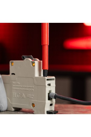 Отвертка Insulated, SL5.5 x 125 мм, CrMo, до 1000 В, двухкомпонентная рукоятка Matrix Professional