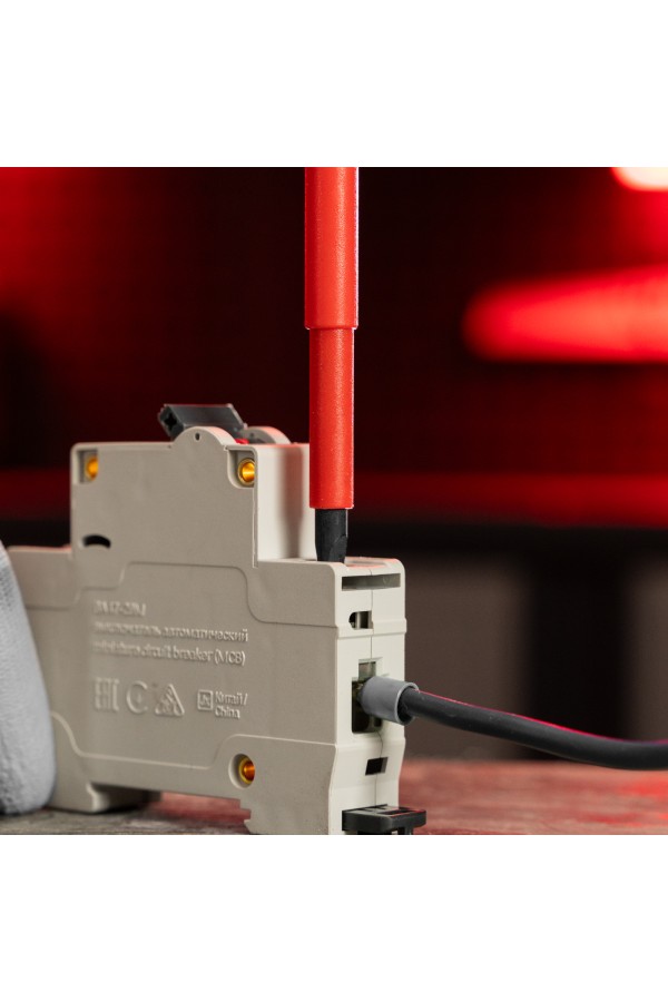 Отвертка Insulated, SL5.5 x 125 мм, CrMo, до 1000 В, двухкомпонентная рукоятка Matrix Professional