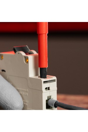 Отвертка Insulated, SL6.5 x 150 мм, CrMo, до 1000 В, двухкомпонентная рукоятка Matrix Professional