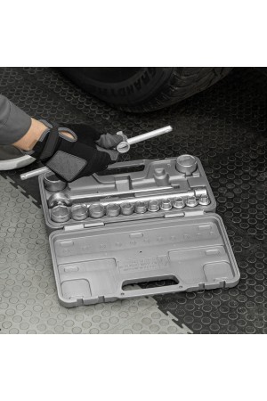 Набор шоферского инструмента № 2, пластиковый бокс (НИЗ) Россия