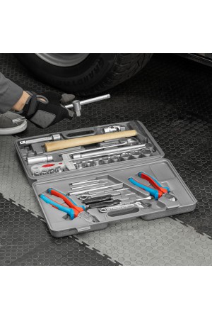Набор слесарно-шоферского инструмента 