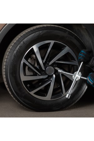 Ключ-крест баллонный, 17 х 19 х 21 х 22 мм, под квадрат 1/2, усиленный, с переходником на 1/2 Stels