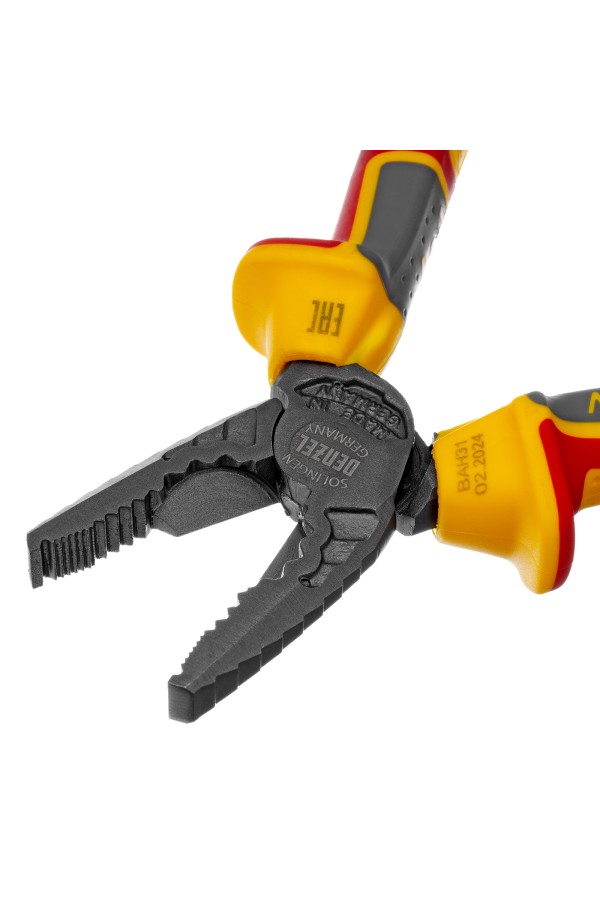 Плоскогубцы комбинированные, диэлектрические трехкомпонентные рукоятки до 1000 В, 165 мм Denzel
