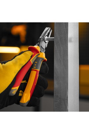 Плоскогубцы комбинированные, диэлектрические трехкомпонентные рукоятки до 1000 В, 180 мм Denzel