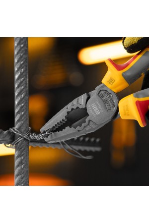 Плоскогубцы комбинированные, диэлектрические трехкомпонентные рукоятки до 1000 В, 180 мм Denzel