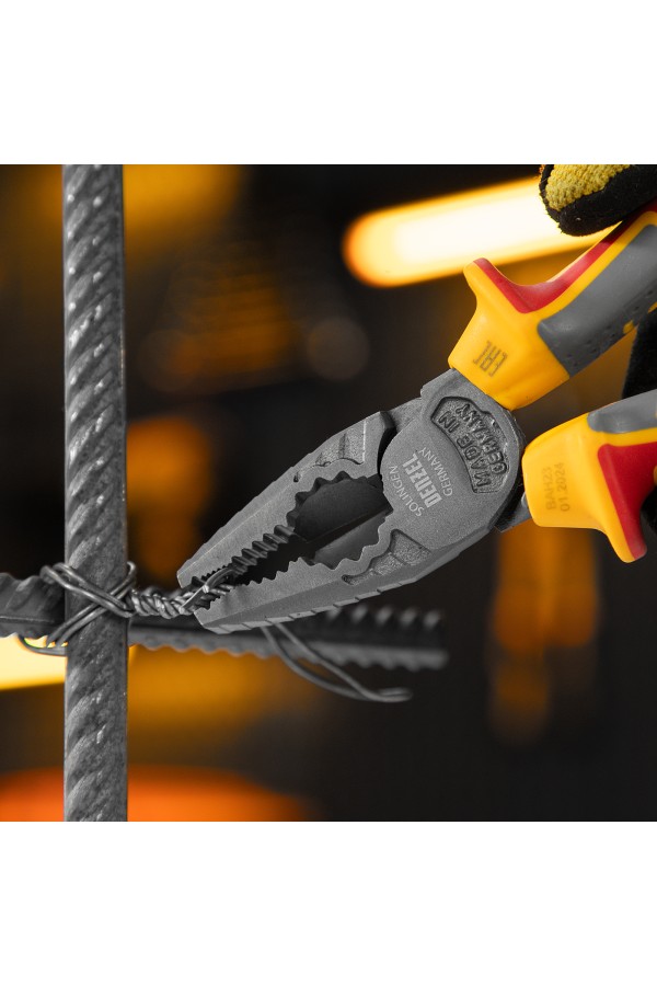 Плоскогубцы комбинированные, диэлектрические трехкомпонентные рукоятки до 1000 В, 180 мм Denzel