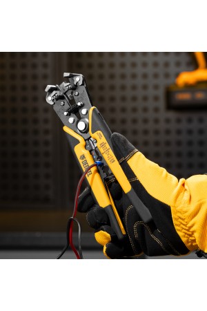 Щипцы для зачистки электропроводов 0,2-6 мм2, функция обрезания проводов// Denzel