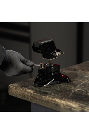 Тиски настольные, резиновая вакуумная присоска, шарнирный механизм, ширина рабочих губок 70 мм Matrix