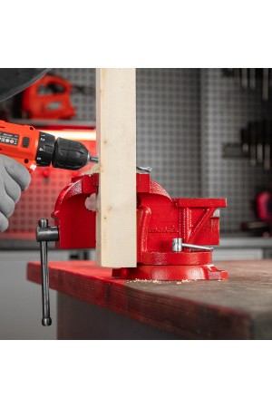 Тиски слесарные, 100 мм, поворотные, с наковальней// Matrix