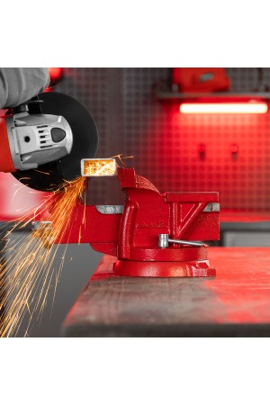 Тиски слесарные, 100 мм, поворотные, с наковальней// Matrix