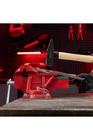 Тиски слесарные, 125 мм, поворотные, с наковальней// Matrix