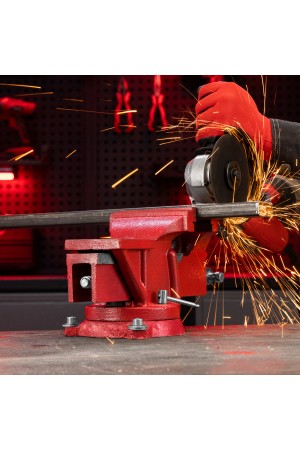 Тиски слесарные, 125 мм, поворотные, с наковальней// Matrix