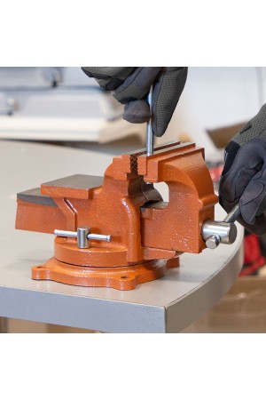 Тиски слесарные, 100 мм, поворотные, с наковальней Sparta