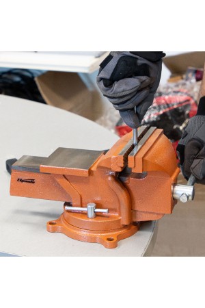 Тиски слесарные, 150 мм, поворотные, с наковальней Sparta