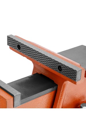 Тиски слесарные, 200 мм, поворотные, с наковальней Sparta