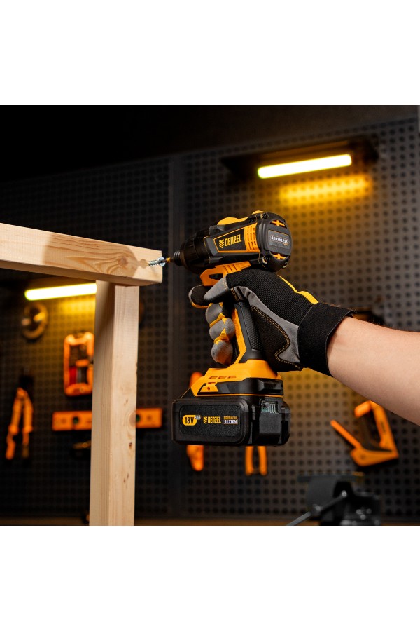 Винтоверт ударный аккумуляторный бесщет CID-IB-200-0, 18В Li-Ion Denzel