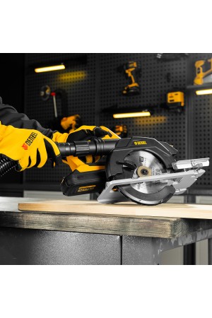 Пылесос строительный RVC30, 1400 Вт, бак 30 л, шланг 3 м, розетка с автосинхр. Denzel