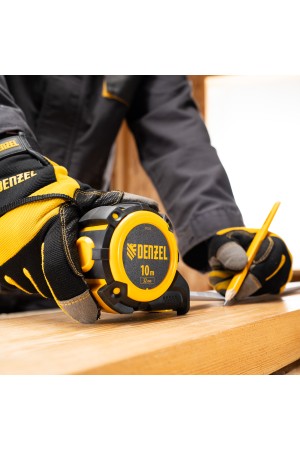 Рулетка 10м х 32мм, автоматич. фиксац., нейлон. покрытие, магнит. зацеп, двухстор. разметка// Denzel