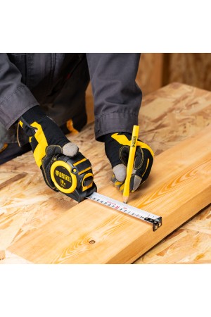 Рулетка 10м х 32мм, автоматич. фиксац., нейлон. покрытие, магнит. зацеп, двухстор. разметка// Denzel