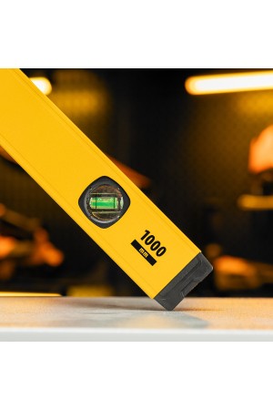 Уровень алюминиевый, магнит, фрезерованный, 3 глазка (1 зеркал.), 0,5 мм/м, 1000 мм Denzel