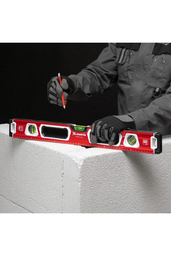 Уровень алюминиевый, магнит, фрезерованный, 3 глазка (1 зеркальный) двухкомпонентные рукоятки, 600 мм Matrix