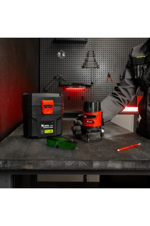 Лазерный уровень CRX-30G, 30 м, зеленый луч, батарейки, резьба 5/8