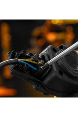 Шнур сетевой Energy Series, ПВС, 3 м, 3 x 1 мм, с неразборной вилкой, черный, 3 м Denzel