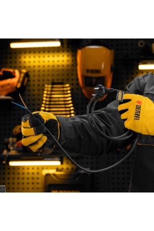 Шнур сетевой Energy Series, ПВС, 1,5 м, 2 x 1,5 мм, с неразборной вилкой, черный, 3 м Denzel