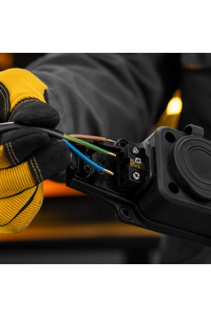 Шнур сетевой Energy Series, ПВС, 1,5 м, 3 x 1,5 мм, с неразборной вилкой, черный, 3 м Denzel