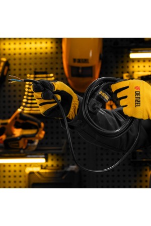 Шнур сетевой Energy Series, ПВС, 3 м, 3 x 1,5 мм, с неразборной вилкой, черный, 3 м Denzel