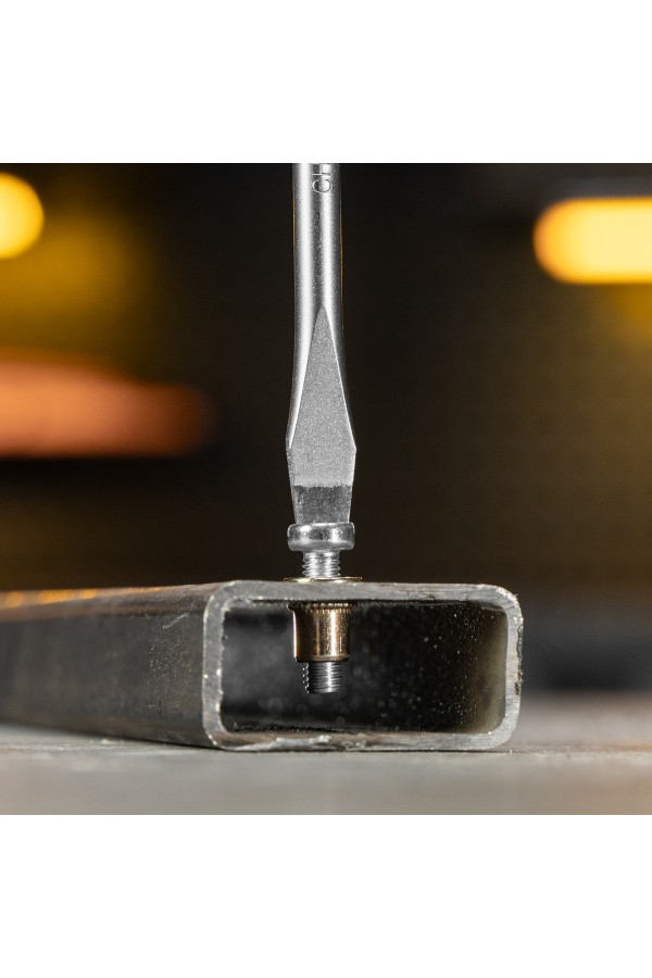 Заклепки резьбовые, стальные, оцинкованные, М5, пластиковый кейс, 100 шт. Denzel