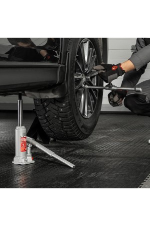 Домкрат гидравлический бутылочный, 2 т, высота подъема 181-345 мм Matrix