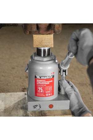 Домкрат гидравлический бутылочный, 25 т, высота подъема 230-360 мм Matrix