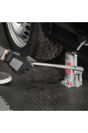 Домкрат гидравлический бутылочный, 5 т, высота подъема 216-413 мм, в пластиковый кейсе Matrix