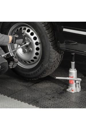 Домкрат гидравлический бутылочный, 5 т, высота подъема 216-413 мм, в пластиковый кейсе Matrix