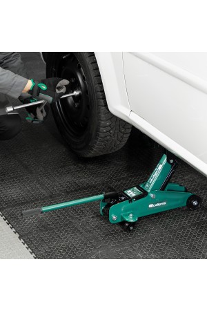 Домкрат гидравлический подкатной, 2 т, 135-320 мм, в пласт. кейсе Сибртех