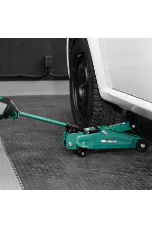 Домкрат гидравлический подкатной, 2 т, 135-320 мм, в пласт. кейсе Сибртех