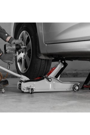 Домкрат гидравлический подкатной 2 т в пластиковом кейсе 85-330 мм. Low Profile Matrix