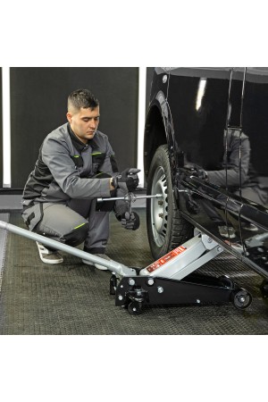 Домкрат гидравлический подкатной, 3 т, высота подъема 140-520 мм Matrix