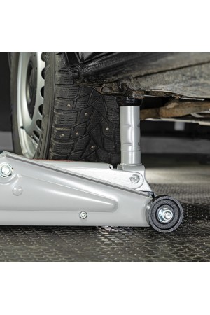 Домкрат гидравлический подкатной, 3 т, высота подъема 150-530 мм Matrix