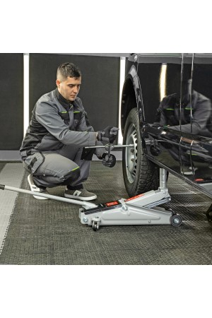 Домкрат гидравлический подкатной, 3 т, высота подъема 150-530 мм Matrix