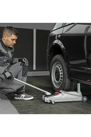 Домкрат гидравлический подкатной, 3 т, высота подъема 150-530 мм Matrix