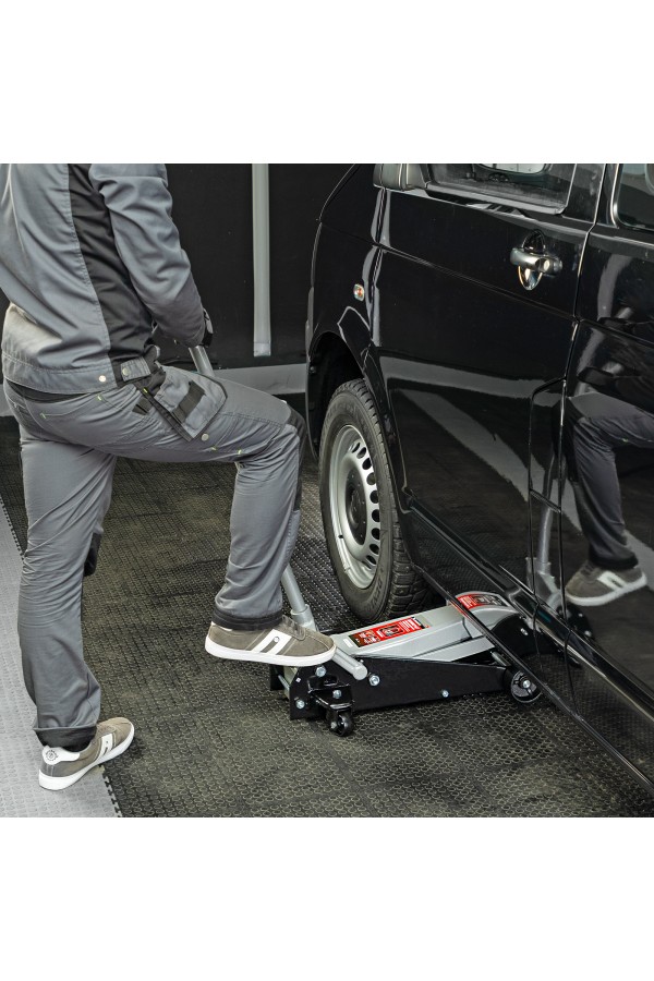 Домкрат гидравлический подкатной, 3.5 т, высота подъема 145-490 мм, с педалью Matrix