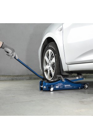Домкрат гидравлический подкатной в пластиковом кейсе, 2 т, Low Profile, 80-380 мм Stels