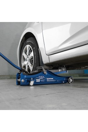 Домкрат гидравлический подкатной в пластиковом кейсе, 2 т, Low Profile, 80-380 мм Stels